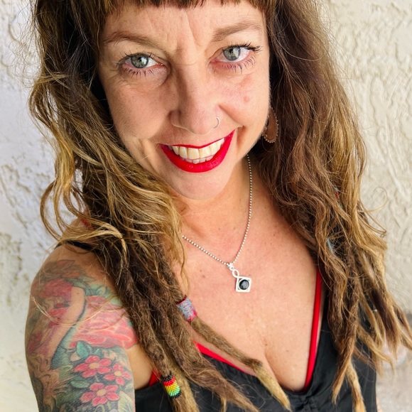 Meet your Posher, Vanessa - Picture 3 of 6